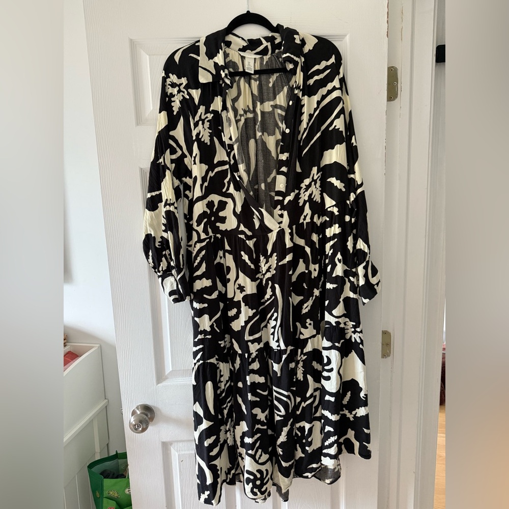 H&M Black and Cream Abstract Long Sleeve Dress